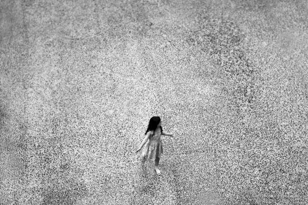 Kicsi lány, milyen út vár rád? (kép: Ray Wewerka, Flickr)